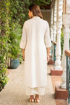 Ivory kurta with thread embroidered floral patterns. Comes with matching palazzo and dupatta. - Aza Fashions White Fitted V-neck Kurta, Elegant Fitted V-neck Kurta, Kurta Palazzo Set, Palazzo Set, Straight Kurta, Women Kurta, Set Women, Set For Women, Floral Patterns