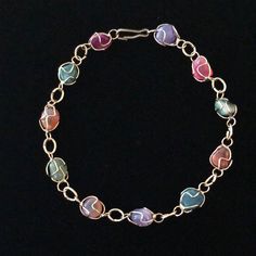 Vintage Boho 70’s Lovely Genuine Gemstone Wire Cage Wrapped Multi Color Natural Stones In Gold Tone Metal Bracelet Features 11 Tumbled Stones Including Amethyst, Carnelian, Green Aventurine And Other Agates Each Stone Is Wrapped & Soldered In Gold Tone Wire & Connected By Jump Rings, Measuring 7.75”. Beautiful On The Wrist, Wear Alone Or Stack With Your Other Favorites, Locks With Old Style/Snap~Hook, Unsigned. This Is In Perfect Nwot Condition, Was A Gift 40+Years Ago, Just Stored! Cool Wire Jewelry, Diy Wire Jewelry Rings, Aventurine Jewelry, Wire Jewelry Rings, Multicolor Bracelet, Wire Jewelery, Face Jewellery, Wrist Wear, Wire Wrapped Bracelet