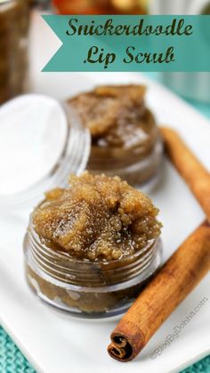 This Snickerdoodle Lip Scrub is as tasty as it sounds. You can have soft kissable lips all winter with this DIY lip scrub. Makes a great homemade gift idea. Cinnamon Lip Scrub, Honey Lip Scrub, Diy Cinnamon, Diy Scrubs, Cinnamon Hair, Lip Scrub Homemade, Scrub Diy