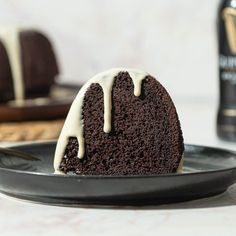 Guinness is an Irish dry stout beer that can add so much flavor to cakes like notes of chocolate and coffee. Try out this recipe and switch up your normal chocolate cake recipe! #ChocolateCake #GuinnessRecipe #QuincyCompressors #Dessert Beer Cake Recipe, Make Box, Sugar Geek, Guinness Chocolate, Guinness Cake, Chocolate Bundt, Cake Decorating For Beginners, Cake Classes