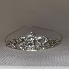 New Without Tags. Beautiful Sparkle. This Is Great For A Birthday, Wedding, Costume Or Everyday. Silver Crown Aesthetic, Crown Cheap, Sweet 16 Crowns, Swan Crown, Crown Aesthetic, Crown Silver, Wedding Costume, Silver Crown, Birthday Crown