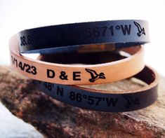 Duck Hunting Bands for Men, Quality Leather Duck hunting gifts, Coordinates bracelet, men, gift, husband, father, hunting gift, mens gift Custom engraved coordinates bracelet, flying duck engraved into the REAL Leather band. There are three colors for the leather part: Dark Brown/ Black/ Nature Brown See my other single personalized bracelets, you can click them here, https://www.etsy.com/shop/Couplescuffs?section_id=16374220&ref=shopsection_leftnav_2 See other couples bracelets, you can see the Duck Hunting Gifts, Girlfriend Anniversary Gifts, Coordinates Bracelet, Leather Anniversary Gift, Leather Anniversary, Bracelet Couple, Gift Husband, Personalized Anniversary Gifts, Hunting Gifts