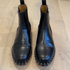 Valentino Men Rockstud Leather Chelsea Boot Black Size 43.5 With Box And Dust Bags Black Calf Leather Boots With Rivets, Designer Leather Boots With Spikes, Luxury Leather Boots With Silver Studs, Valentino Shoes, Black Chelsea Boots, Valentino Men, Leather Chelsea Boots, Chelsea Boot, Chelsea Boots