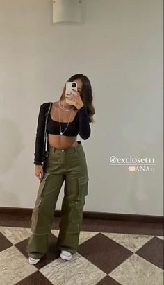 Green Pants Outfit, Cute Streetwear, 2000s Outfits, Toddler Girl Outfit, Trendy Summer Outfits, Estilo Hip Hop, Cute Comfy Outfits, Festival Looks, Teenager Outfits