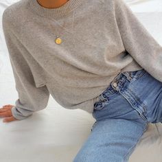 Vintage gray 100% softest cashmere pullover Cooler Style, Look Retro, Looks Street Style, Pink Tee, Mode Inspo, Moda Vintage, 가을 패션