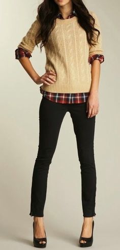 perfect preppy outfit.  tartan button down - cream sweater - skinny jeans - heels Corporate Casual, Prep Life, Looks Jeans, Oxford Style, Trouser Outfits, Winter Work, Professional Wear, Looks Street Style, Work Style