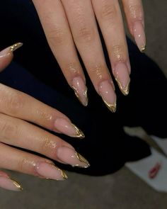 #naildesign #inspiration Neutral Simple Nail Designs, New Year’s Eve Almond Nails Design, New Years Inspo Nails, Elegant Nail Inspo Almond, Gold Design Almond Nails, Gold Tip Manicure, Gold Nails Ideas Almond, Gold Nail Inspo Almond, Simple And Classy Nails