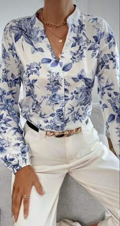 Winter Outfits Elegant, Floral Blouse Outfit, Floral Shirt Outfit, Floral Top Outfit, Women Floral Blouse, Blue Floral Blouse, Chic Blouses