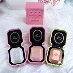 To Faced Highlighter, Too Face Highliter, Too Faced Highlighter Diamond, Two Faced Highlighter, Too Faced Makeup Products, Too Faced Aesthetic, Pretty Makeup Products, Cute Makeup Products