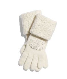 Chanel Gloves, Ivory Gloves, Mode Chanel, Chanel Store, Digital Closet, Chanel Official Website, Ice Princess, Couture Mode, Snow Angels