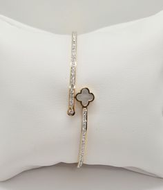 Beautiful Stainless Steel Clover Bangle with Cubic Zirconia. Can be worn 2 ways. See pictures. Available in 3 colors gold silver and rose Layered Bangles, Cable Jewelry, David Yurman Bracelet, Rose Gold Bangle, Silver Plated Bracelet, Gold Plated Bangles, Stainless Steel Bangles, Open Bangle, Mesh Bracelet