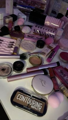 Makeup Aesthetic Products, Makeup Beauty Room, Makeup Collection Goals, Aesthetic Products, Beauty Careers, Brown Girls Makeup, Makeup Is Life, Makeup Aesthetic, Makeup Obsession