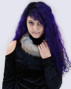 This multipurpose Faux Fox Fur Headband/Scarf is a chic and practical essential for your fall/winter wardrobe. Wear it around your head as a super cozy headband to warm up your ears during a chilly evening out. Then, wrap it around your neck when you go inside to easily transform it into an elegant scarf. Super rich both ways! - 100% Acrylic Faux Fur - Velvet lining - One size fits most Please message with any inquiries Fox Headband, Knit Crown, Cozy Headbands, Faux Fur Headband, Headband Scarf, Elegant Scarf, Vegan Style, Fur Headband, Elegant Scarves