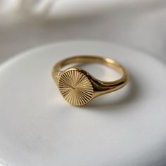 ❣️❣️❣️JOIN OUR EMAIL LIST FOR 10% OFF EVEN YOU ORDER 1 ITEM https://mailchi.mp/e378d7da2c43/sign-up ❣️❣️❣️ GOLD SUN SIGNET RING * Material: 18K Thick Gold-Plated on Stainless steel * Weight: 4.5 g * Finish: 18K Yellow Gold * Size: US 6 (inner perimeter 52 mm), US 7 (inner perimeter 54 mm) OTHER INFORMATION * Sold in 1 piece * Tarnish resistant * Nickel and Lead-free * Hypoallergenic / Made for Sensitive Skin * All items are nicely packaged ready to gift in jewelry pouches. OTHER PRODUCTS https:/ Labrador Nero, Signet Ring Vintage, Vintage Gold Ring, Signet Ring Gold, Vintage Gold Rings, Gold Pearl Ring, Thick Ring, Freshwater Pearl Ring, Gold Statement Ring