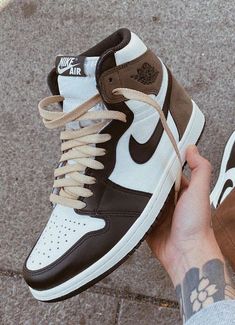 Sepatu Air Jordan, Wallpaper Nike, Jordan Sneaker, Trendy Shoes Sneakers, Nike Shoes Girls, Preppy Shoes, Jordan Shoes Girls, Jordan Shoes Retro