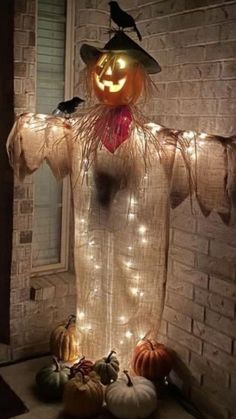 30+ Budget Friendly DIY Outdoor Halloween Decorations That Are Eerily Fun to Make | Holidappy Halloween Decor Diy, Halloween Diy Outdoor, Outdoor Halloween Decorations, Halloween Outside, Halloween Fest, Halloween Front Porch Decor, Homemade Halloween Decorations, Creepy Halloween Decorations, Halloween Decorations Diy Outdoor