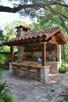 an outdoor kitchen is built into the side of a house