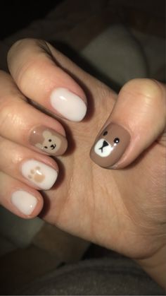 Short Teddy Bear Nails, Cute Bear Nail Art, Teddy Bear Nails Short, Kawaii Bear Nails, Nails With Bears On Them, Bear On Nails, Bear Nail Ideas, Bear Nails Acrylic, Brown Bear Nails