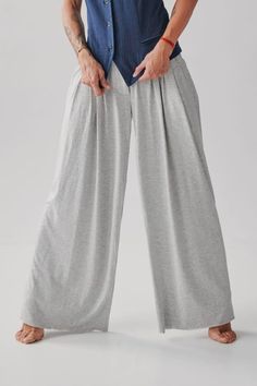 Unique Palazzo Pants High Waisted Light Grey Pants Boho - Etsy Grey Wide Leg Pants, Pleated Palazzo Pants, Minimalist Clothes, Womens Palazzo Pants, Pants Boho, Pants High Waisted, Pants With Pockets, Womens Pants, Grey Pants