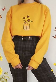 Flower Jumper, Soft Girl Aesthetic Outfit, Yellow Outfit, Yellow Sweatshirt, Outfit Jeans, Teen Fashion Outfits