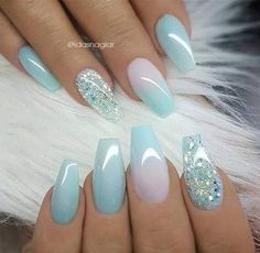 Coffin Design, Short Coffin Nails Designs, Feather Nails, Nails With Glitter, Unghie Sfumate, Glitter Accent Nails, Simple Acrylic, Winter Nails Acrylic, Short Coffin Nails