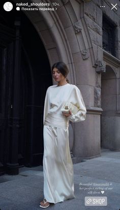 Rehearsal Dinner Dress For Bride Long Sleeve, Long Vertical Line Outfit, Regatta Outfit Women, Quiet Luxury Dress, Posh Aesthetic Outfits, Quiet Luxury Outfits 2024, Silk Robe Outfit, Quiet Luxury Outfits, Quiet Luxury Fashion