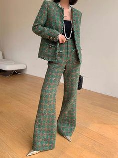 1920s Womens Pants, Tweed Fashion, Color Combos Outfit, Tweed Pants, Plaid Fashion, Type Of Pants, Professional Outfits, Business Attire, Tweed Jacket