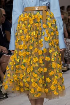 Michael Kors Spring 2015 This could be made with layers of tuille, silk flowers, and hot glue.  I would add a coordinating satin underskirt. Mode Tips, Peplum Tops, Winter Trends, A Skirt, Heidi Klum, Fashion Spring, Fashion Week Spring, New York Fashion Week