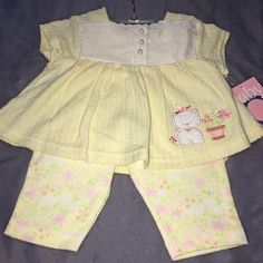 Baby Q Nordstrom Yellow Floral Shorts + Embroidered Kitty Cat Shirt Set Infant Size 3/6 Months - Nwt Cute Baby Things, Baby Hello Kitty Clothes, Sanrio Baby Clothes, Yellow Baby Clothes, Yellow Baby Bedding Set, Pink And Yellow Baby Quilt, Hello Kitty Baby, Vintage Baby Girl, Kids Bedroom Inspiration