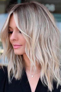 Chic Medium Length Layered Haircuts For A Trendy Look in 2023 ★ Chic Blonde Hairstyles With Layeres Textured Curly Hair, Medium Layered Haircuts, Hair Color Trends, Balayage Hair, Shoulder Length, Textured Hair