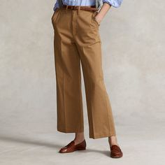 Cut in a wide-leg cropped silhouette these lightweight stretch-cotton twill pants feature creases along the front and back leg. Missionary Dresses, Ralph Lauren Looks, High Waisted Pants Outfit, Twill Trousers, Women Ralph Lauren, Classic Wardrobe, Twill Pants, Casual Shirts For Men, Colored Jeans