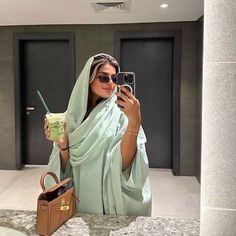 Iced Matcha Latte, White Mocha, Instagram Coffee, Iced Matcha, Vanilla Syrup, Rich Girl Lifestyle, Hijabi Aesthetic