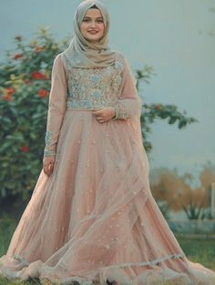 Hijabi Pictures, Ladies Frock Design, Shaadi Outfits, Gaun Dress, Dresses Hijab