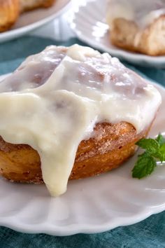 Bisquit Recipes, Pillsbury Biscuit Recipes, Cream Cheese Biscuits, Cinnamon Biscuits, Pillsbury Biscuits, Cinnamon Rolls Easy, Canned Biscuits, Cream Cheese Glaze, Cinnamon Cake