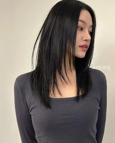 Asian Mid Hair Length, Japanese Haircut Women, Layered Straight Long Hair, Medium Length Asian Haircut, Haerin Hair, Layered Haircut For Straight Hair, Straight Hair Asian, Mid Length Hair Straight, Medium Long Length Haircut