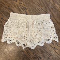 Surf Gypsy - Nwt - Crochet Shorts. Fully Lined. Size Large. I’d Say They Run A Little Small - Closer To An Adult Medium. White Crochet Bottoms For Festival, Bohemian Crochet Lace Beach Bottoms, Bohemian White Fitted Shorts, Bohemian Fitted White Shorts, White Fitted Bohemian Shorts, Summer Crochet Bottoms For Festival, Summer Festival Crochet Bottoms, Crochet Summer Bottoms For Festivals, Crochet Festival Bottoms For Summer