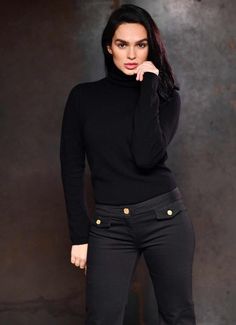 Our essential Turtleneck sweater is lightly tailored for a fitted silhouette. Knit with a fine luxurious soft Italian cashmere. FEATURES: Made in Italy 100% pure cashmere Lightweight soft cashmere Available in 7 colors SIZE & FIT: About 25" from shoulder to hem Model measurements: 5'8" tall Model is wearing a US size Small Bracelet Size Chart, Cashmere Sweater Women, Black Camel, Womens Cashmere, Cashmere Turtleneck, Cashmere Cardigan, Fitted Silhouette, Tall Model, Nebraska