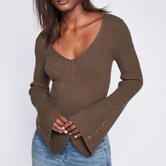 Cropped To The Natural Waist This Heavy Ribbed Knit Top Features A Plunging V-Neckline With Statement Flared Sleeves Featuring Metal Snap Closures On The Cuff. Measurements: Length 22” Waist 30”With Room For Stretch. Bust 34” With Room For Stretch. Arm Length 26” 48% Rayon 30% Acrylic 15% Nylon 7% Linen Trades Bundle And Save Melodie Monrose, V Sweater, Wave Sweater, Heavy Knit Sweater, Fall Pullover, Jeans Street Style, Free People Style, Styling Inspiration, Orange Sweaters