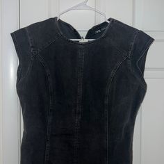 Nwt Zara Black Denim Mini Dress Size L Casual Black Denim Top, Casual Black Denim Top For Spring, Black Fitted Sleeveless Denim Dress, Zara Fitted Dark Wash Denim Top, Black Sleeveless Denim Dress, Sleeveless Black Denim Dress, Fitted Black Denim Mini Dress, Fitted Mini Black Denim Dress, Fitted Short Sleeve Denim Top For Work