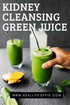 Kidney Cleansing Green Juice Kidney Repair, Smoothie Meals, Kidney Cleanse Juice, Kidney Flush, Foods Good For Kidneys, Dark Under Eyes, Kidney Cleanse Natural, Clean Liver, Kidney Healthy Foods