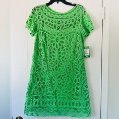 New With Tag Lilly Pulitzer Mariekate Lace Shift Dress In New Green Go To Batt - Size Large. Beautiful Dress With One Slight Flaw Where Lace Broke. The String Is Still All There And Could Easily Be Reattached. Zipper Up Back And Fully Lined. This Style Is Classic And I Purchased In All The Colors But Never Wore This One. Retailed For $378. Please Ask For Measurements If Needed! Chic Green Lace Dress For Summer, Green Knee-length Lace Dress For Spring, Battenberg Lace, Butterfly Print Dress, Lace Shift Dress, New Green, Lilly Pulitzer Dress, Butterfly Print, Beautiful Dress