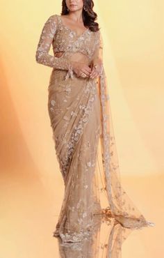 Saree Look For Wedding Party, Engagement Saree Look, Wedding Frock Designs, Net Saree Designs, Worked Saree, Farewell Saree, Maharashtrian Bride, Saree Shoot, Indian Fits