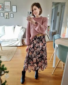 25 WINTER OUTFIT IDEAS FOR WOMEN OVER 50 - valemoods Chique Outfit, Pumpkin Patch Outfit, Modesty Outfits, 2024 Style, Looks Street Style, Trendy Fall Outfits, Beautiful Clothes, Modest Fashion Outfits, Looks Chic