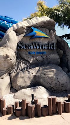 the sign for seaworld san diego is displayed in front of some rocks and trees