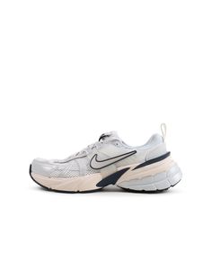 Nike Womens V2K Run - Platinum Tint - Denim Exchange USA All Jordans, Retro Sneakers, Nike Womens, Jogger Shorts, Jogger Jeans, Nike Jordan, Nike Dunks, Y2k Fashion, Long Sleeve Hoodie