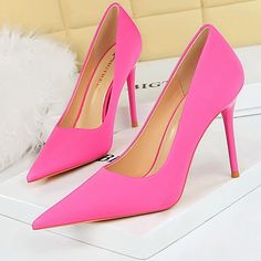 Pointed silk Satins Heels Fitted Fabric High Heels, Elegant Fabric Heels With Pointed Toe, Elegant Pointed Toe Fabric Heels, Fabric High Heels, Fabric Heels With Pointed Toe For Evening, Fabric High Heel Heels For Formal Occasions, Fabric Pointed Toe Heels For Evening, Pink Satin Heels With Pointed Toe, Pink Satin Pointed Toe Heels