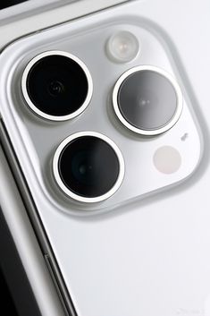 the back side of an iphone with four cameras on it's front and sides