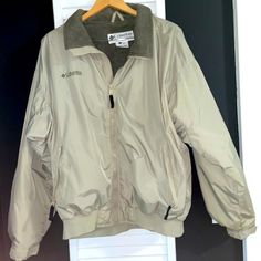 Vtg Puffer Columbia Large, Like New Tan And Gray Puffer Jacket. Super Warm Oversized Coat, Awesome Fit, Unisex. The Hem Is Stretchy And Tapers In A Bit, And So Do The Sleeves. Style It Trendy Or Classic. Men’s Or Women’s. Never Used! Bundle With Other Listings To Receive A Private Discount And A Free Gift. Casual Beige Outerwear With Fleece Lining, Casual Brown Windbreaker For Cold Weather, Casual Cream Windbreaker For Winter, Casual Cream Winter Windbreaker, Vintage Beige Outerwear For Outdoor, Vintage Winter Windbreaker, Vintage Beige Outerwear For Streetwear, Cream Windbreaker For Outdoor Fall Activities, Vintage Khaki Outerwear For Outdoor Activities