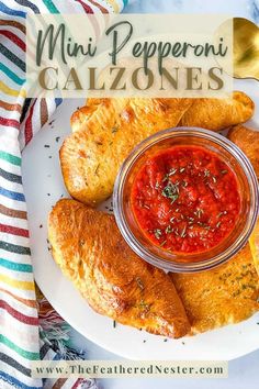 A plate of mini pepperoni calzones with writing on top and bottom Pepperoni Calzone, Calzones Recipe, Mini Calzones, Party Finger Food, Pepperoni And Cheese, Quick Pasta Recipes