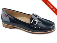 The Park Ave loafer pays homage to the classic "Loafer" but in modern fashion. Its unique buckle trim adds sophistication and style. Offered in a variety of timeless colors, the genuine soft patent leather upper is shinning and buttery soft. The distinct, genuine leather sole welt & sole adds a very luxurious touch combined with good durability & support. This is a stand-out, versatile loafer that will surely enhance any ensemble. Product Fit: Runs true to size. If in between sizes, for average New York Park, Oxford Pumps, Oxford Flats, Penny Loafers, Navy Women, Modern Fashion, Leather Slip Ons, Casual Boots, Leather Loafers